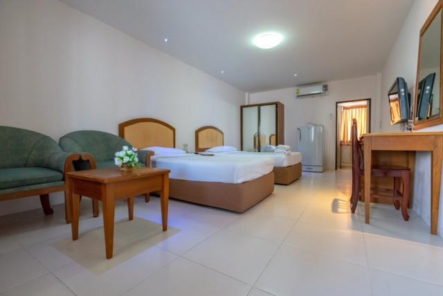 Golden House Service And Apartment Rayong Esterno foto